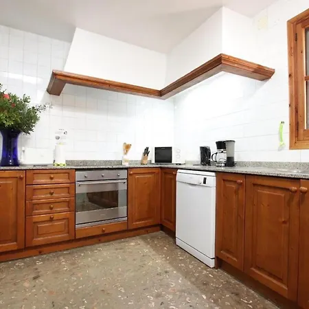 House Walking Distance To By Renthousing פוינסה
